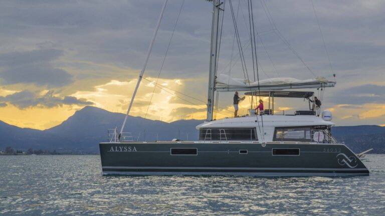 sailing-greece-cyclades-crewed-charters-6-l